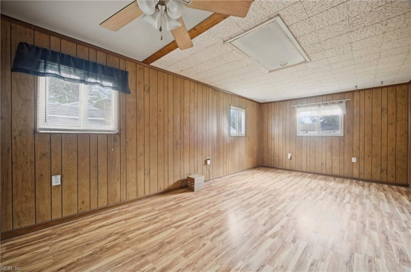 Photo 6 of 33 residential for sale in Chesapeake virginia