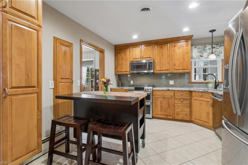 Photo 15 of 50 residential for sale in York County virginia