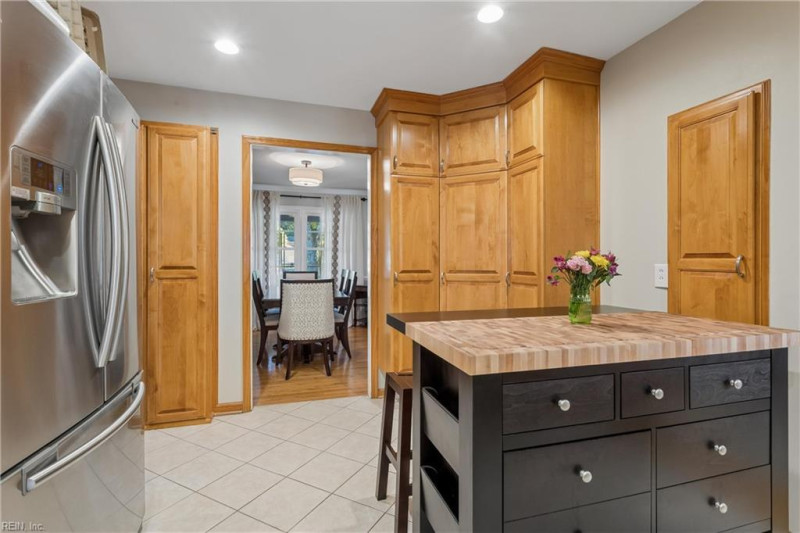 Photo 16 of 50 residential for sale in York County virginia