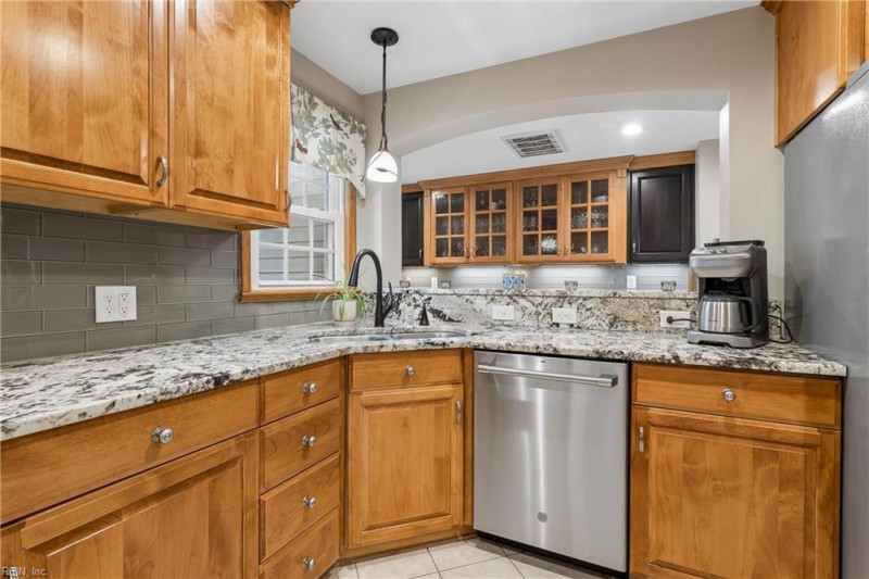 Photo 17 of 50 residential for sale in York County virginia