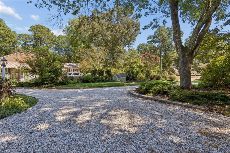 Photo 4 of 50 residential for sale in York County virginia