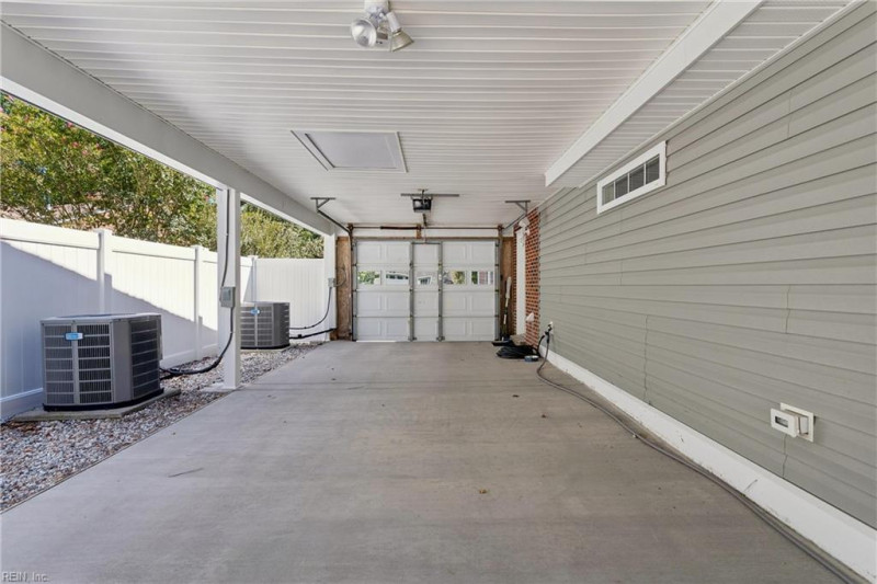 Photo 40 of 50 residential for sale in York County virginia
