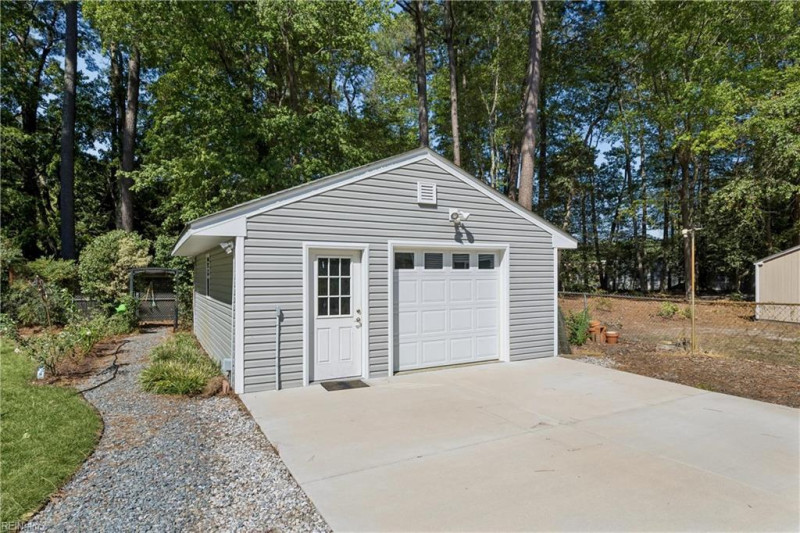Photo 45 of 50 residential for sale in York County virginia