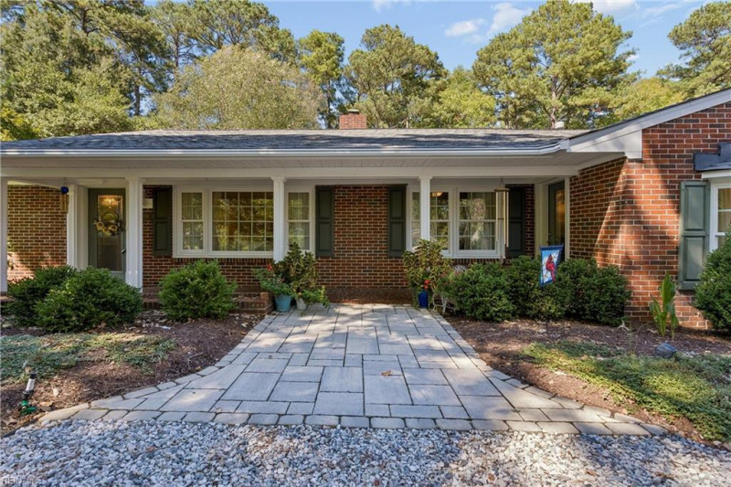 Photo 5 of 50 residential for sale in York County virginia