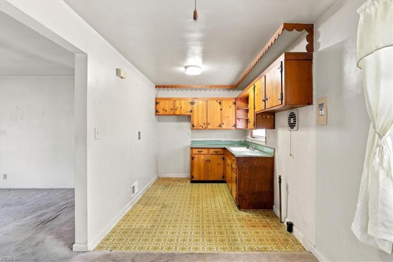 Photo 6 of 25 residential for sale in Norfolk virginia