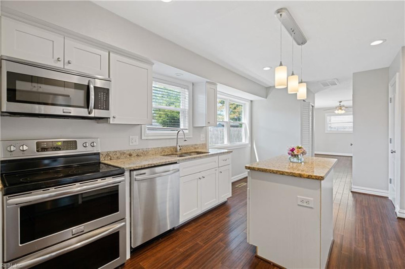 Photo 12 of 41 residential for sale in Virginia Beach virginia