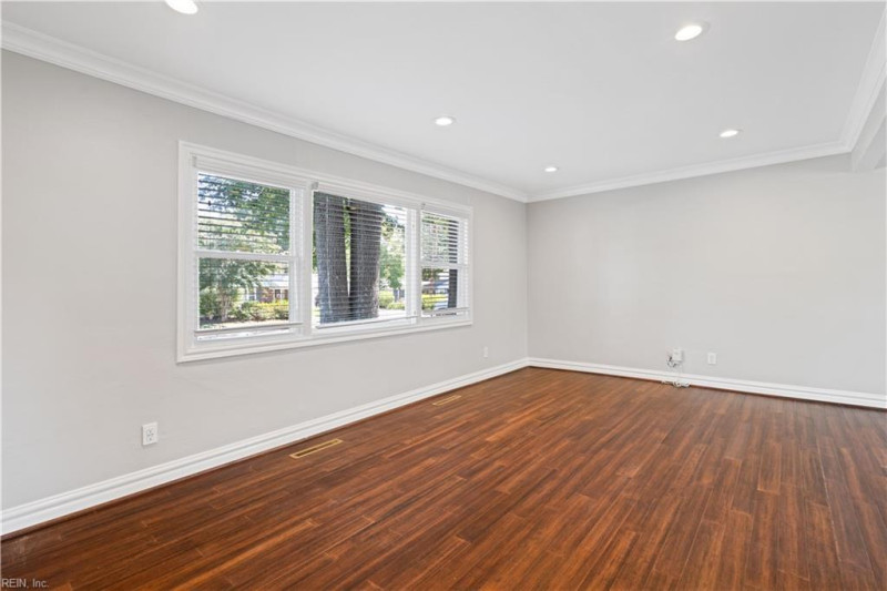 Photo 18 of 41 residential for sale in Virginia Beach virginia