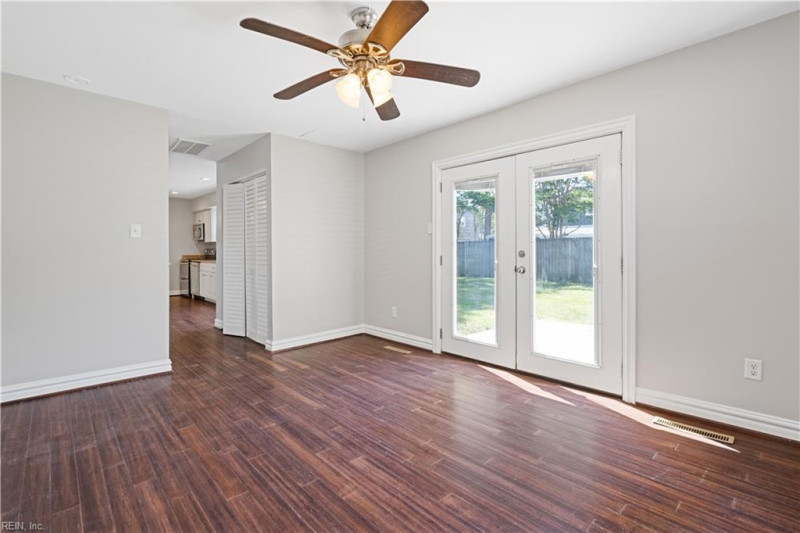 Photo 4 of 41 residential for sale in Virginia Beach virginia
