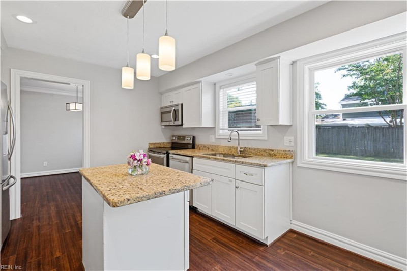 Photo 7 of 41 residential for sale in Virginia Beach virginia