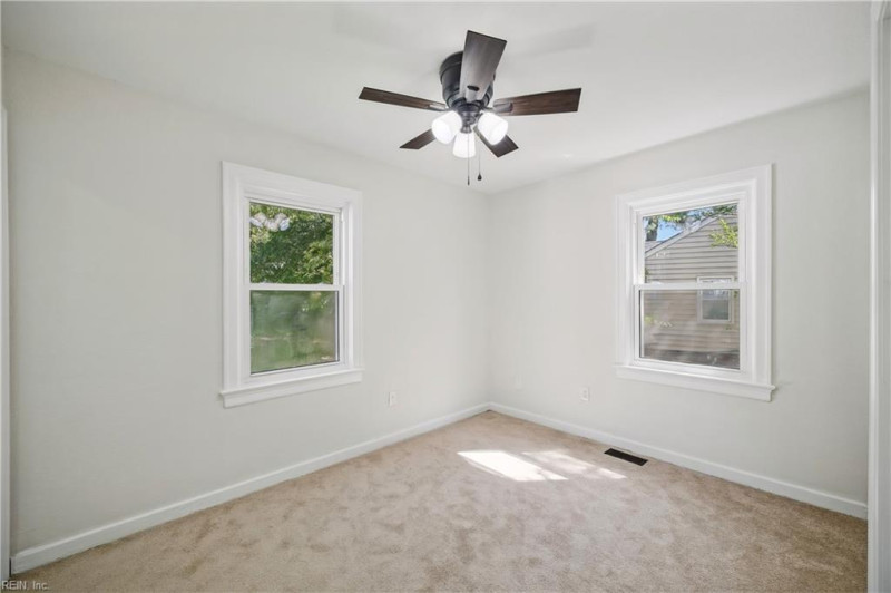 Photo 11 of 26 residential for sale in Portsmouth virginia
