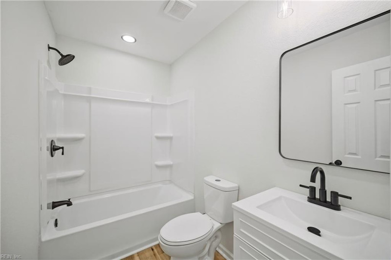 Photo 17 of 26 residential for sale in Portsmouth virginia