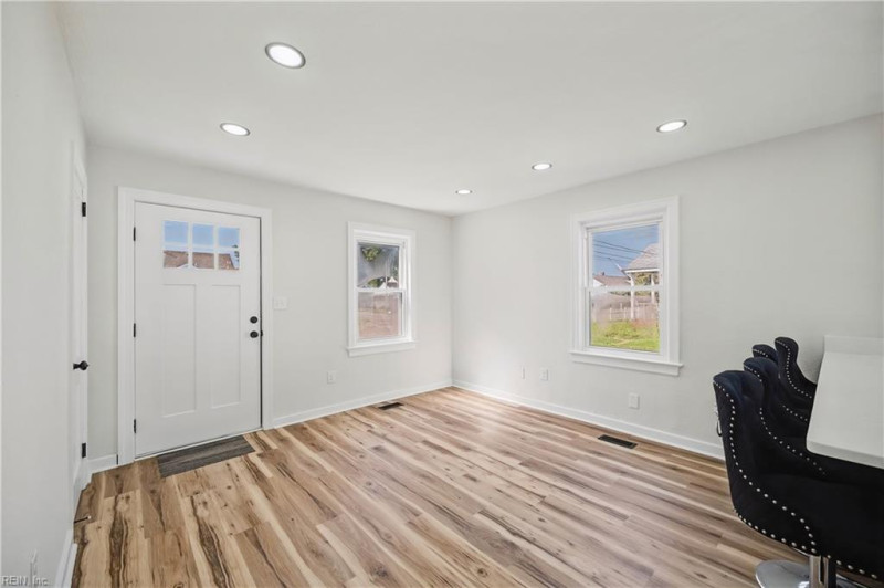 Photo 18 of 26 residential for sale in Portsmouth virginia