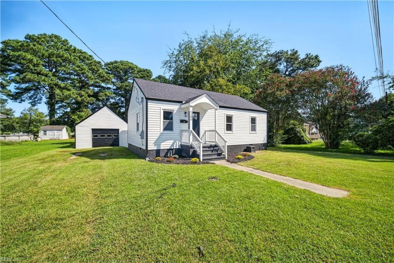Photo 3 of 26 residential for sale in Portsmouth virginia