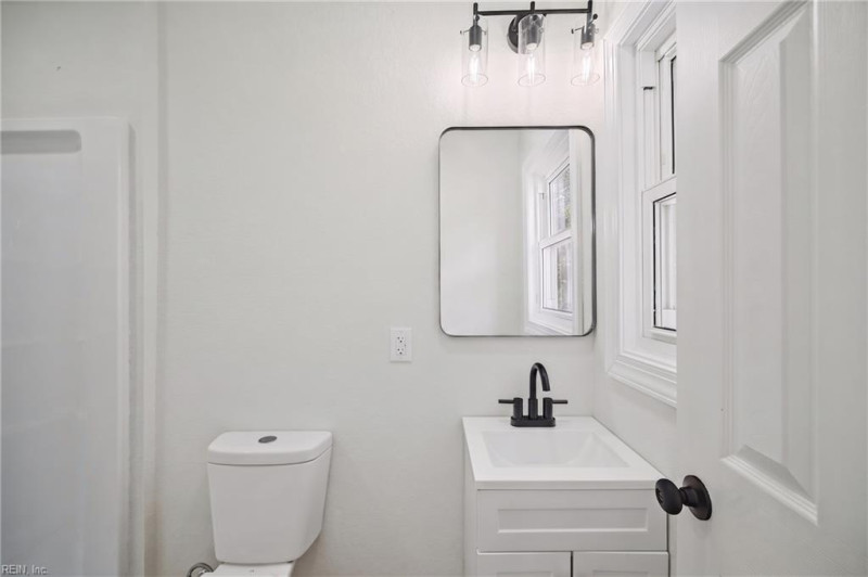 Photo 6 of 26 residential for sale in Portsmouth virginia