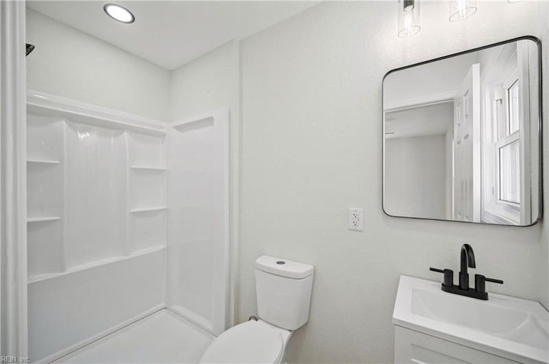 Photo 8 of 26 residential for sale in Portsmouth virginia