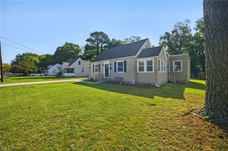 Photo 3 of 32 residential for sale in Norfolk virginia