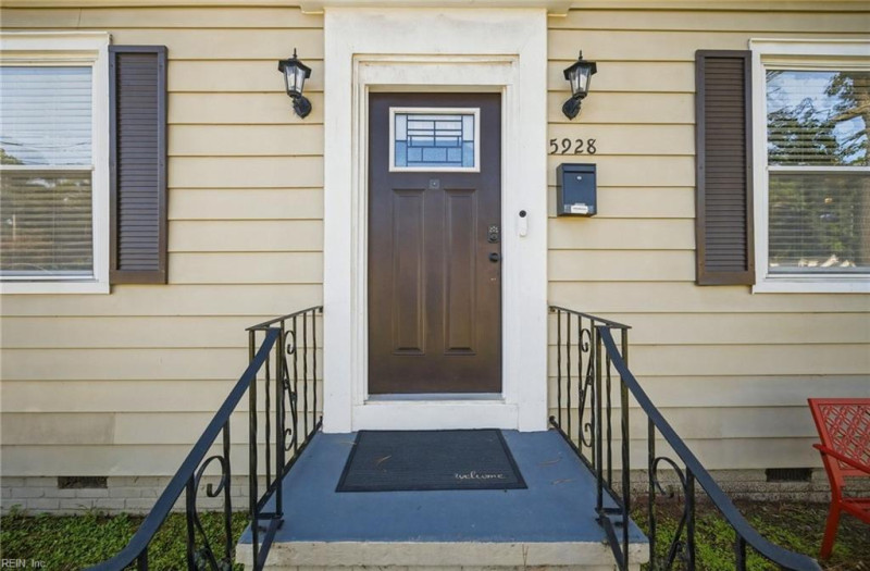 Photo 4 of 32 residential for sale in Norfolk virginia
