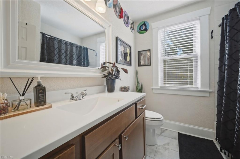 Photo 5 of 32 residential for sale in Norfolk virginia