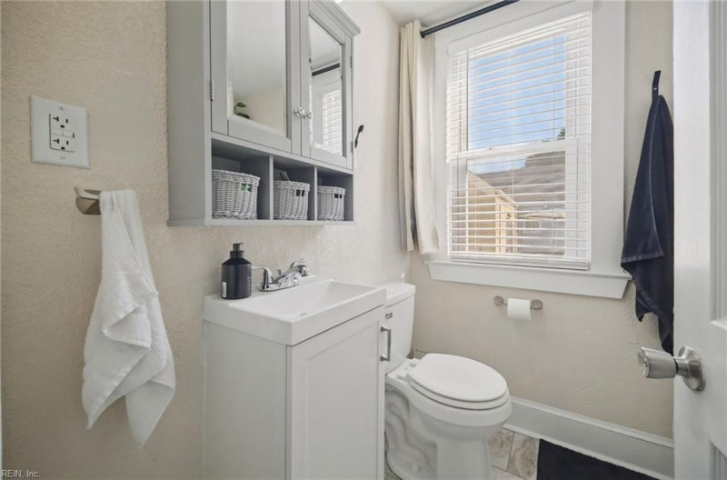 Photo 7 of 32 residential for sale in Norfolk virginia