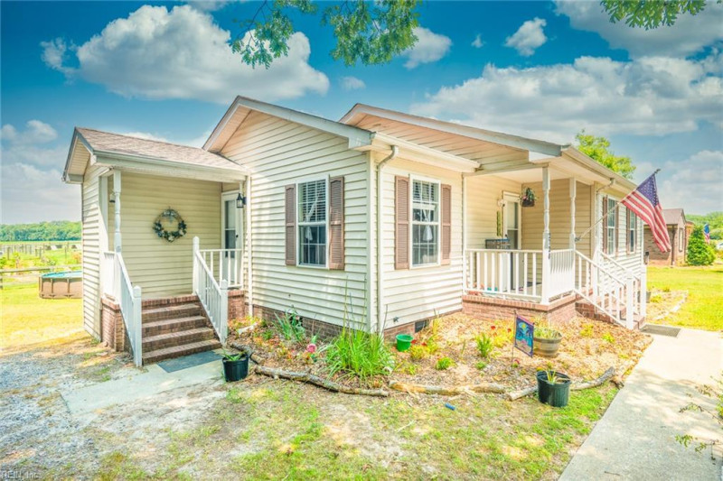 Photo 4 of 45 residential for sale in Suffolk virginia
