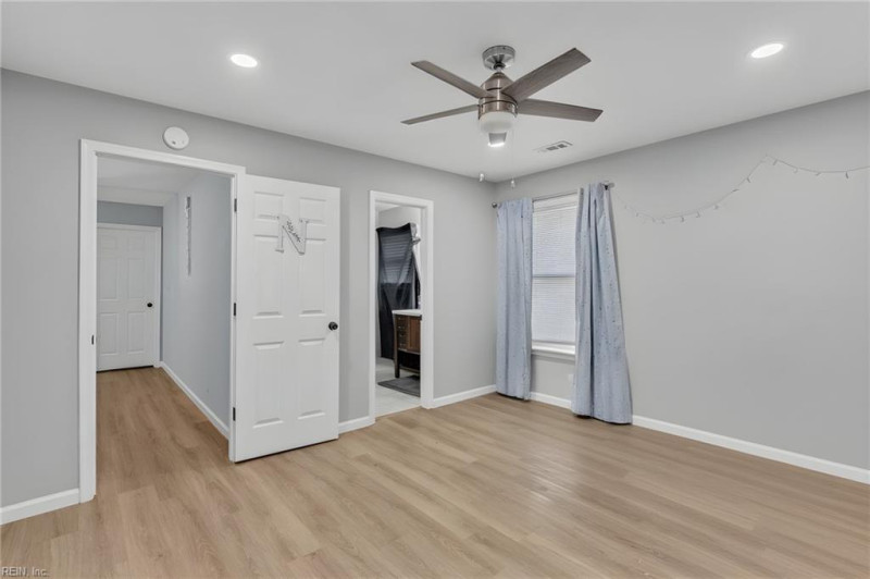 Photo 13 of 20 residential for sale in Virginia Beach virginia