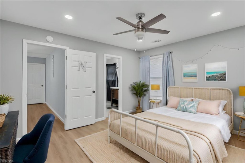 Photo 14 of 20 residential for sale in Virginia Beach virginia