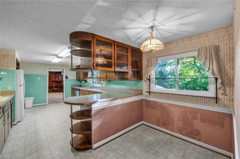 Photo 25 of 50 residential for sale in Virginia Beach virginia