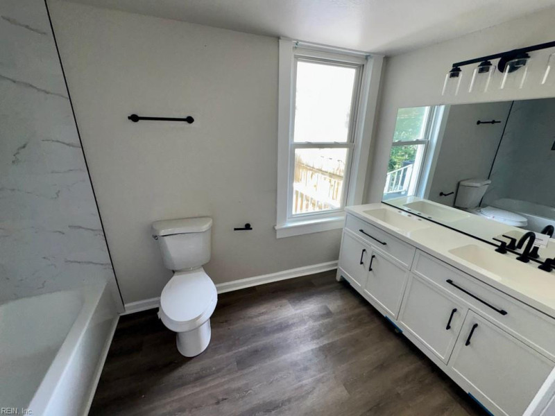 Photo 11 of 18 residential for sale in Portsmouth virginia