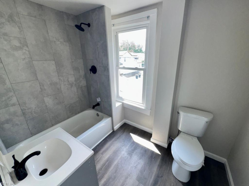 Photo 12 of 18 residential for sale in Portsmouth virginia