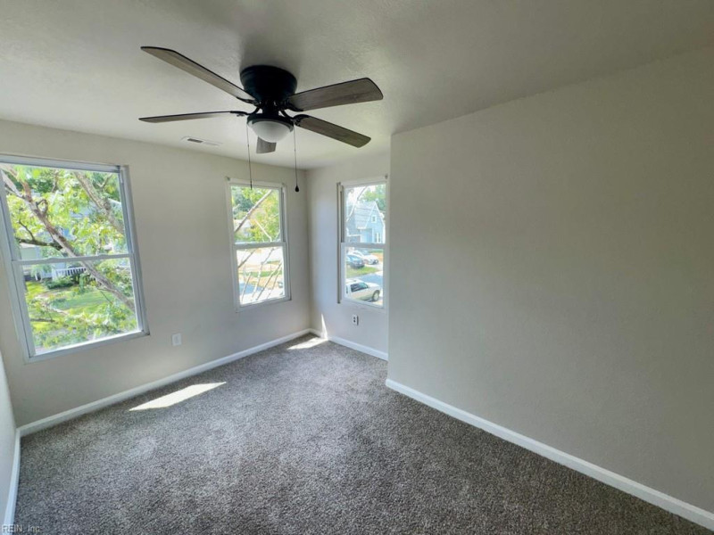Photo 13 of 18 residential for sale in Portsmouth virginia