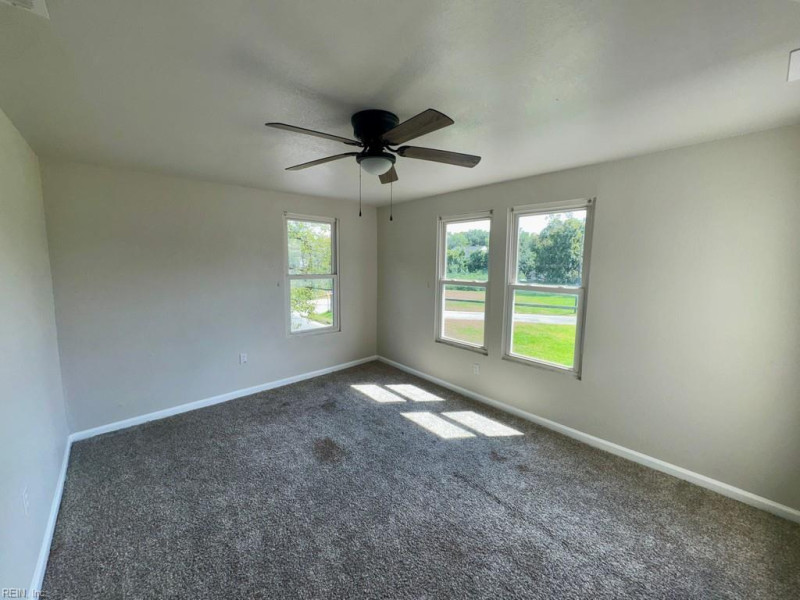 Photo 17 of 18 residential for sale in Portsmouth virginia