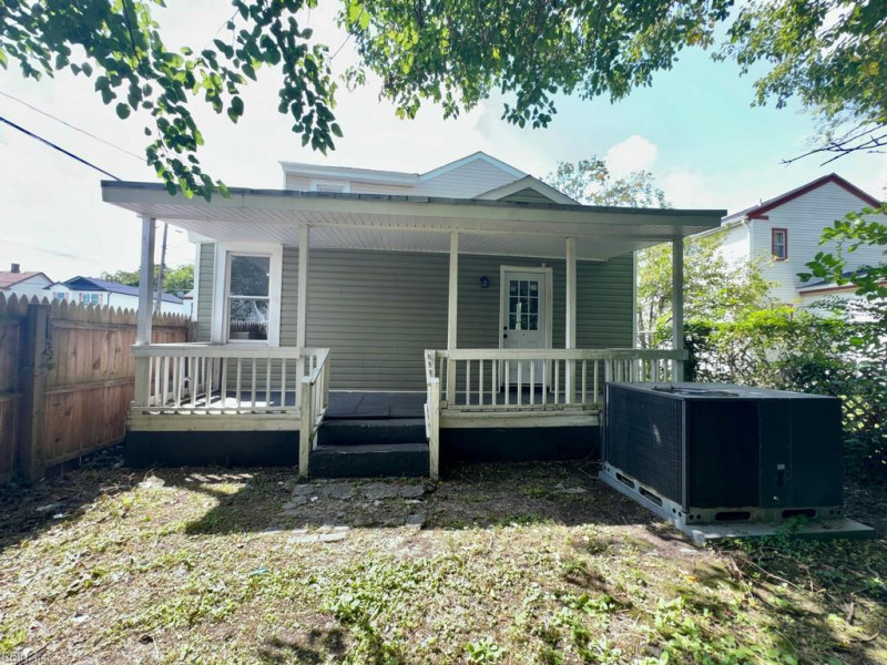 Photo 2 of 18 residential for sale in Portsmouth virginia