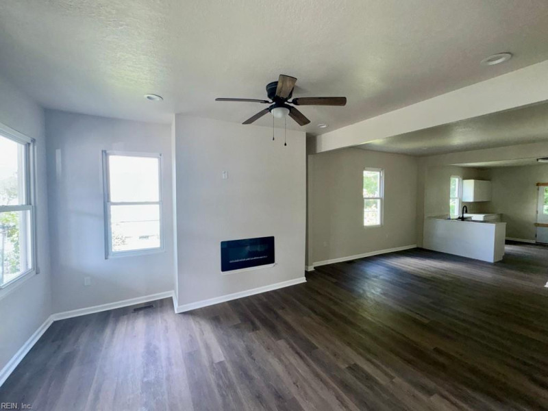 Photo 3 of 18 residential for sale in Portsmouth virginia