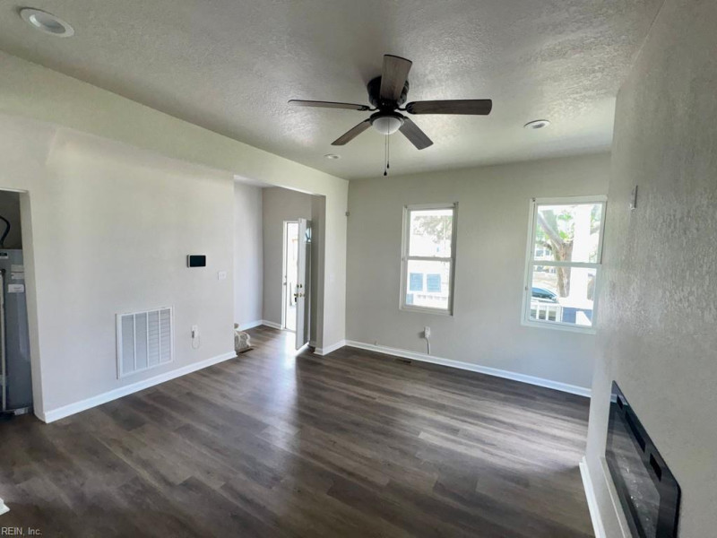Photo 4 of 18 residential for sale in Portsmouth virginia