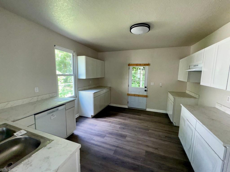 Photo 7 of 18 residential for sale in Portsmouth virginia
