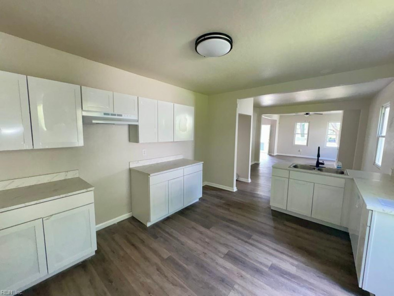 Photo 8 of 18 residential for sale in Portsmouth virginia