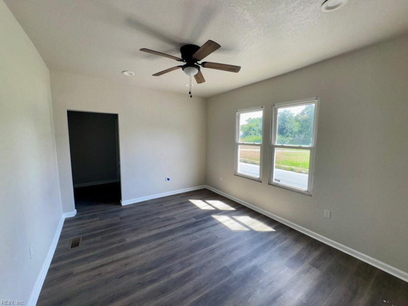Photo 9 of 18 residential for sale in Portsmouth virginia