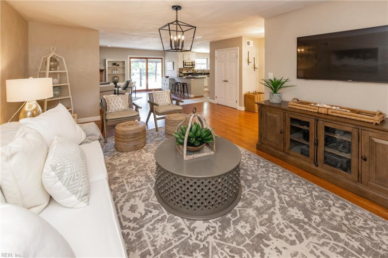 Photo 11 of 43 residential for sale in Virginia Beach virginia