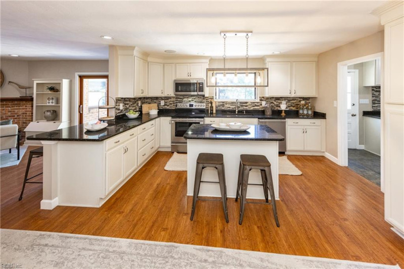 Photo 16 of 43 residential for sale in Virginia Beach virginia