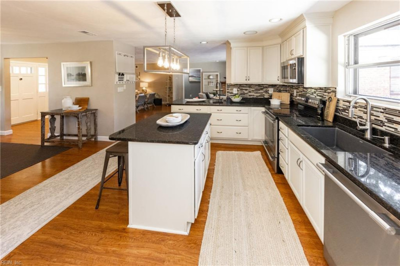 Photo 17 of 43 residential for sale in Virginia Beach virginia