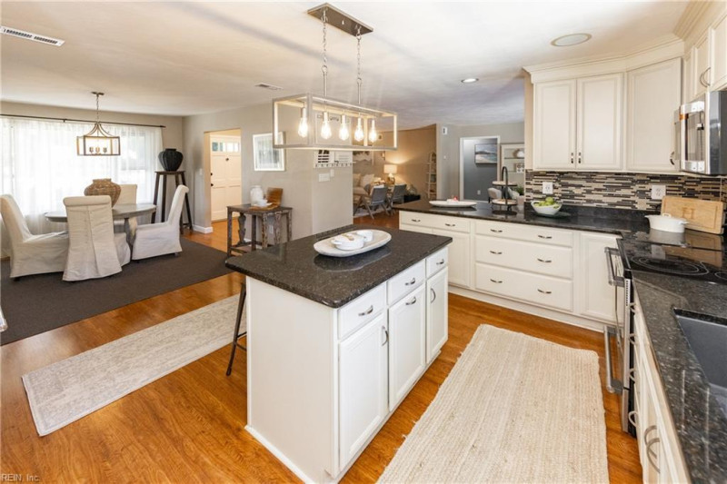 Photo 18 of 43 residential for sale in Virginia Beach virginia