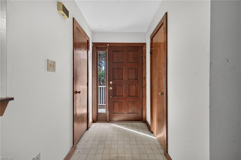 Photo 10 of 34 residential for sale in Virginia Beach virginia