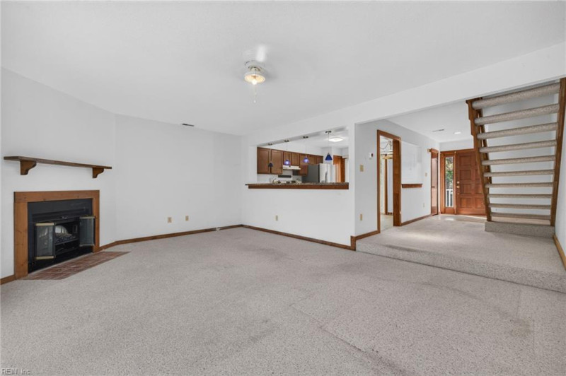 Photo 4 of 34 residential for sale in Virginia Beach virginia