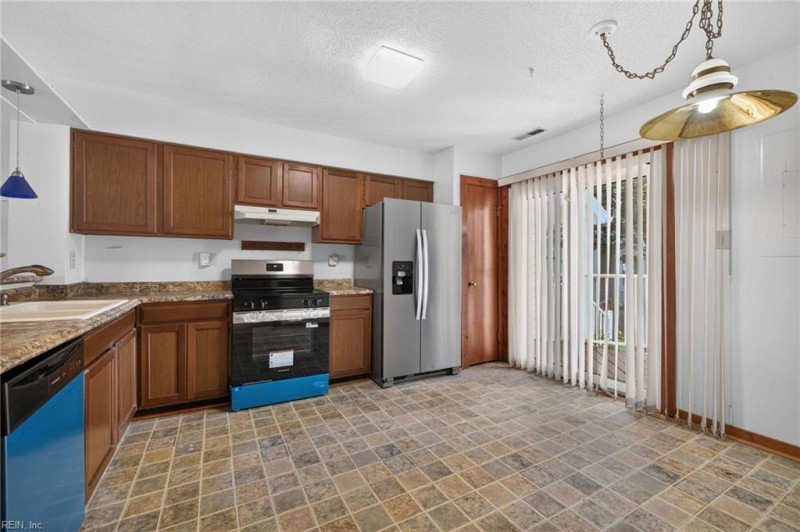 Photo 7 of 34 residential for sale in Virginia Beach virginia