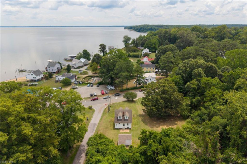 Photo 15 of 39 residential for sale in Surry County virginia