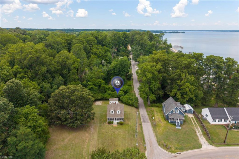 Photo 17 of 39 residential for sale in Surry County virginia