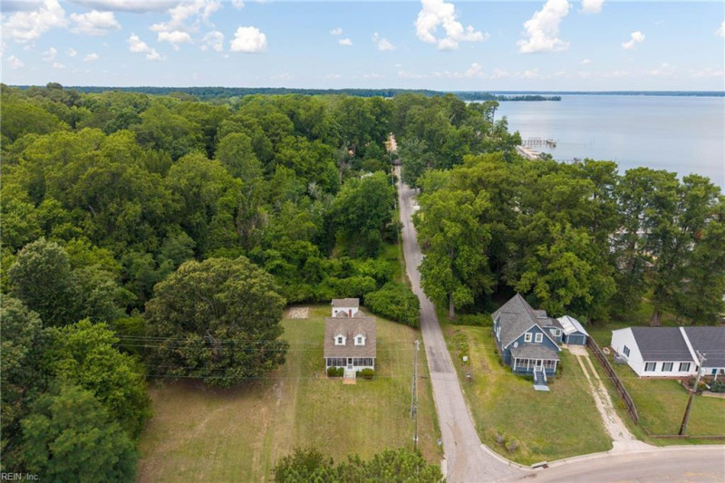 Photo 8 of 39 residential for sale in Surry County virginia