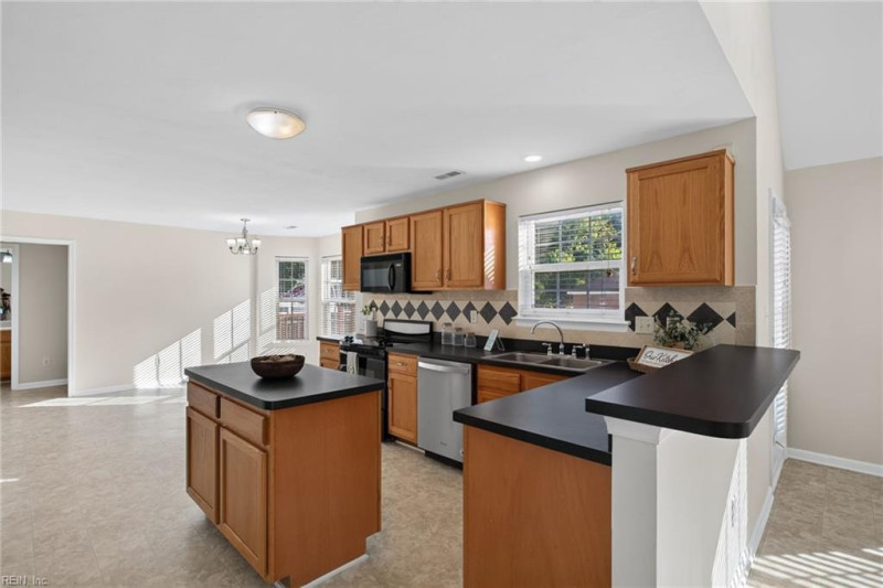 Photo 12 of 35 residential for sale in Suffolk virginia