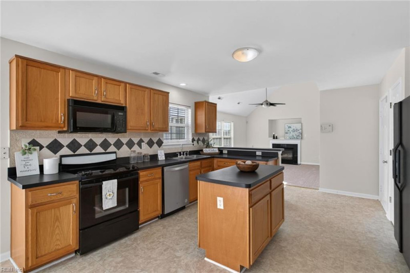 Photo 13 of 35 residential for sale in Suffolk virginia