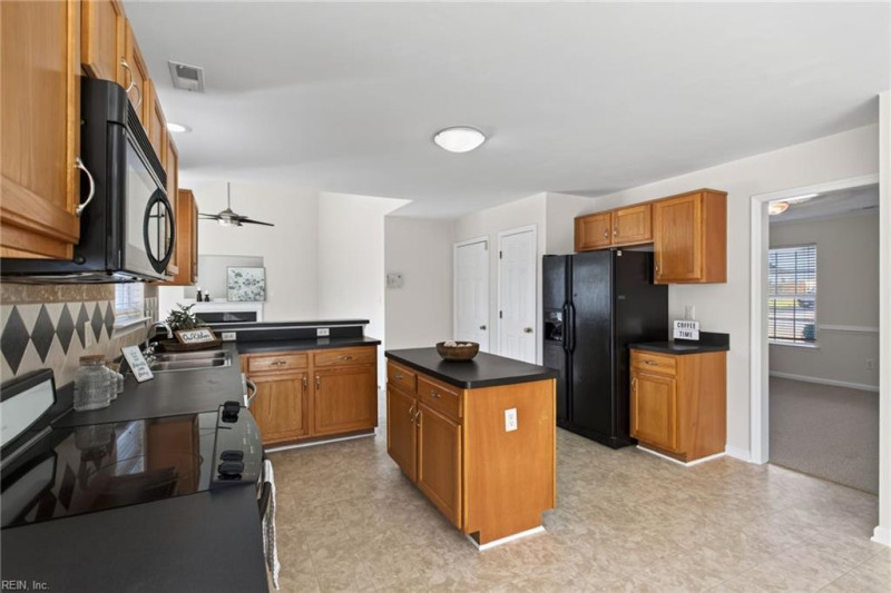 Photo 14 of 35 residential for sale in Suffolk virginia
